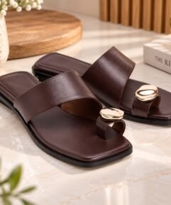 Ladies’ Double-Band Buckle Flat Sandals